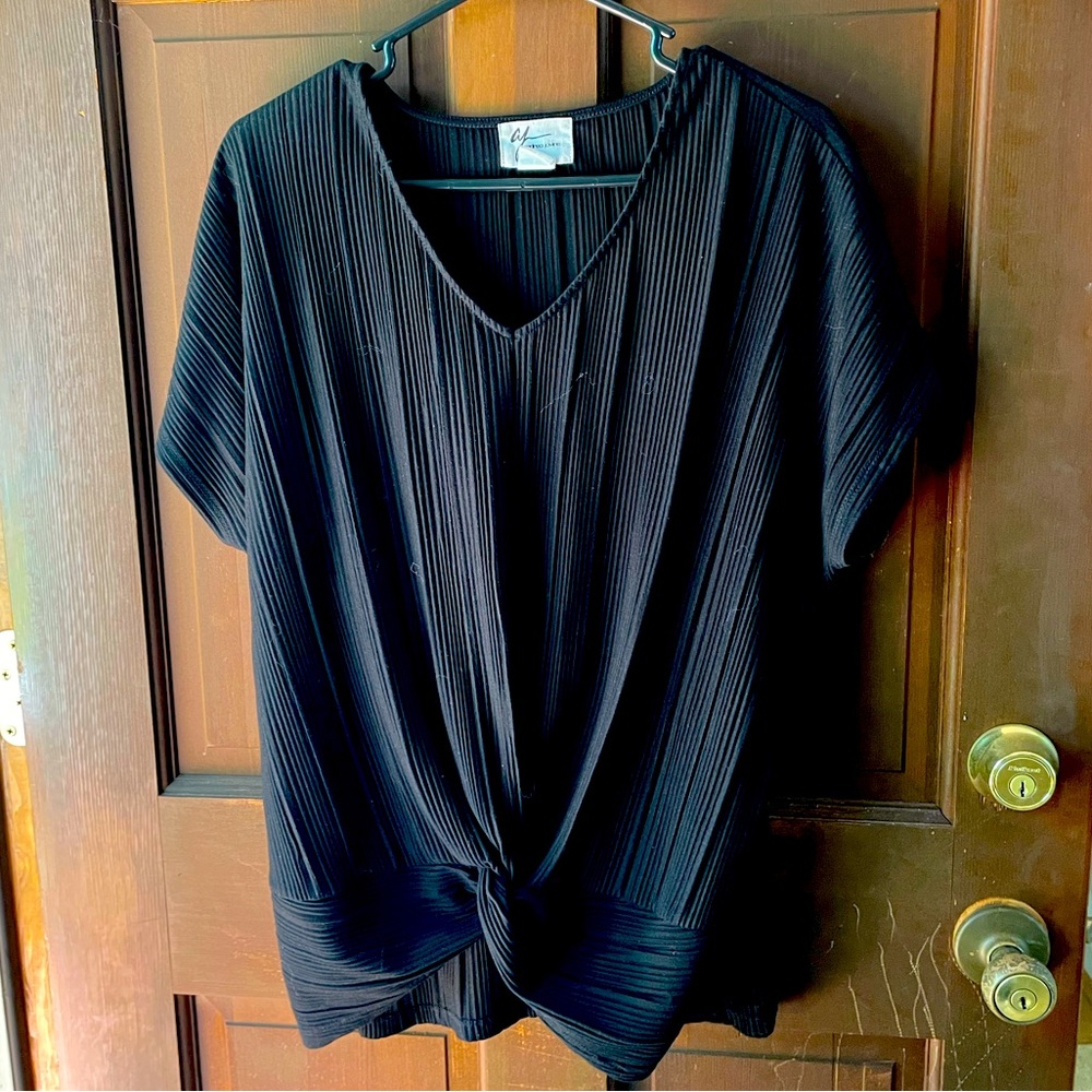 Andrea Jovine Women’s XL Black Blouse